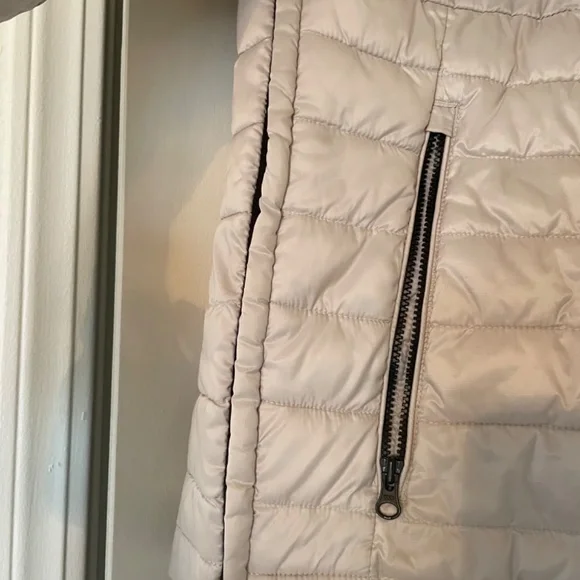 Everlane Renew Puffer Hoodie Cream - Picture 4 of 6